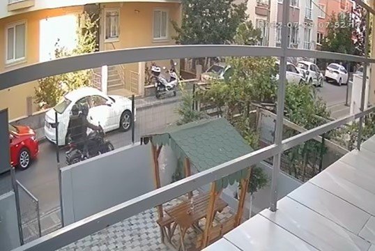 Ümraniye’de 100 Bin Liralık Motosikleti, Alıcıyı Beklerken Hırsızlara Kaptırdı