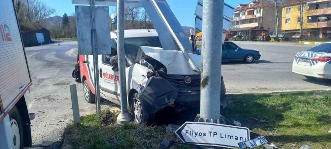 Şerit İhlali Kazaya Sebep Oldu: 2 Yaralı