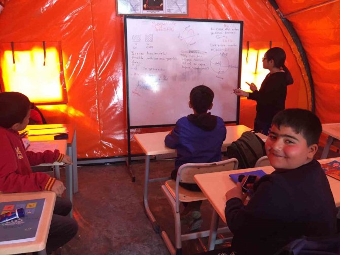 Yks Ve Lgs İçin Gönüllü Öğretmenler Deprem Bölgesinde Görev Alıyor