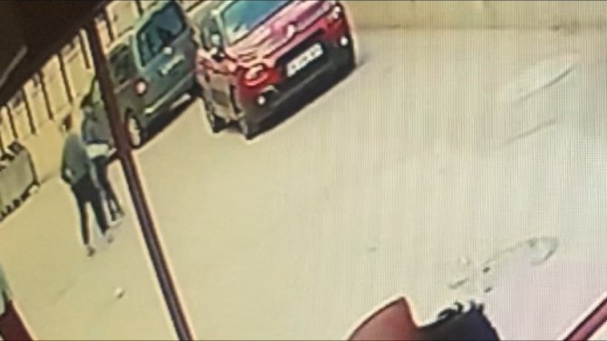 Bursa’da 12 Yaşındaki Ortaokul Öğrencisi, Arkadaşını Bıçakladı