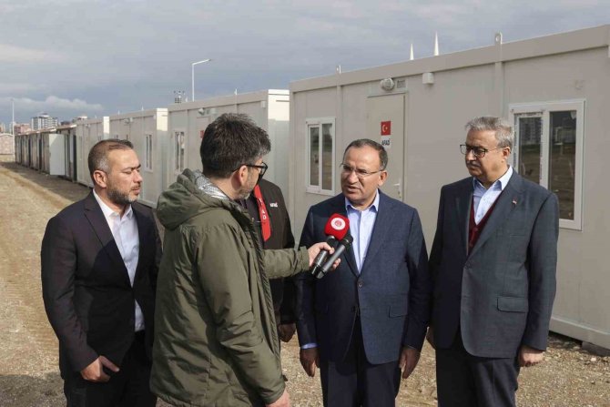 Adalet Bakanı Bozdağ: “Diyarbakır’da 621 Konteyner Kurulacak Ve Burada Vatandaşlarımızın Barınma İhtiyacı Karşılanacaktır”