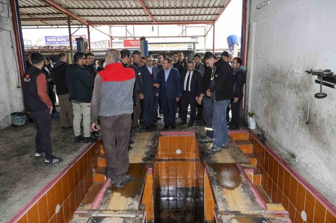 Adalet Bakanı Bozdağ, Diyarbakır’da Selden Etkilenen Esnafla Bir Araya Geldi