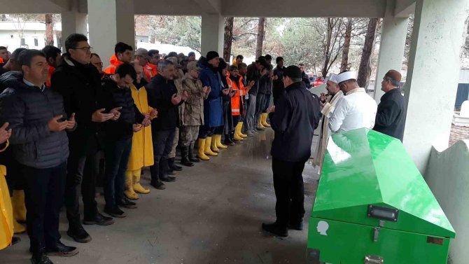 Selde Hayatını Kaybeden Anne İle Kızı Toprağa Verildi
