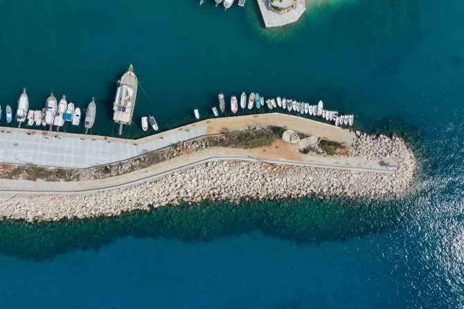 Kalkan Balıkçı Barınağı Zemin Yenileme Çalışması Tamamlandı