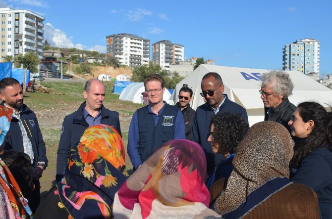 Büyükelçi Landrut Kahramanmaraş’ta Çadırda Yaşayan Vatandaşları Ziyaret Etti