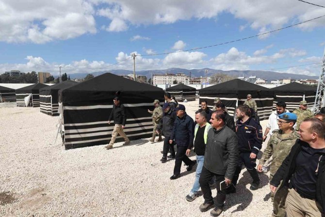 Milli Savunma Bakanı Akar’dan Antakya’daki Çadır Kentte İnceleme