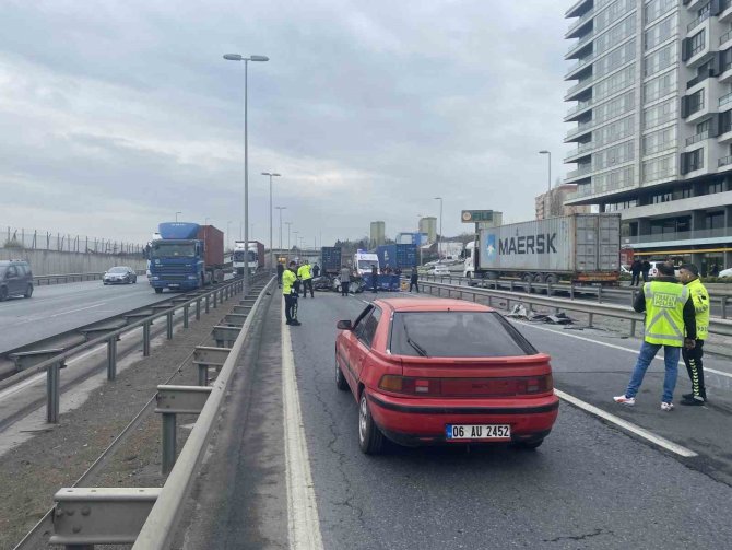 Beylikdüzü’nde Feci Kaza: 2 Ölü, 1 Ağır Yaralı