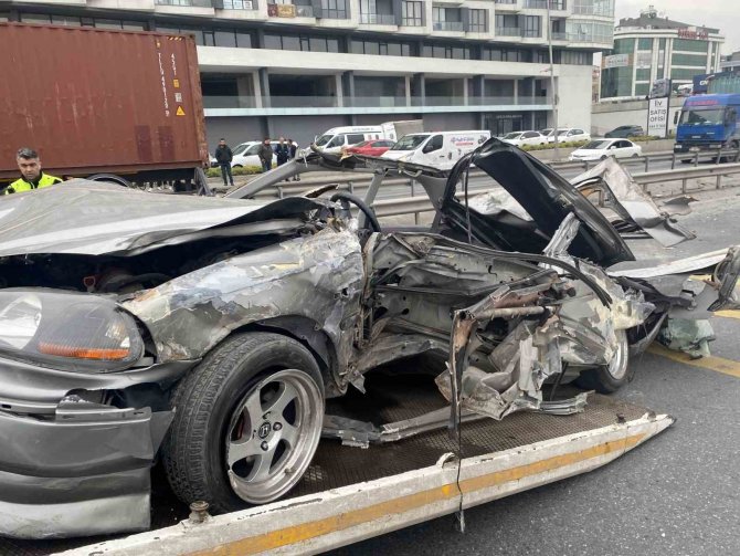 Beylikdüzü’nde Feci Kaza: 2 Ölü, 1 Ağır Yaralı