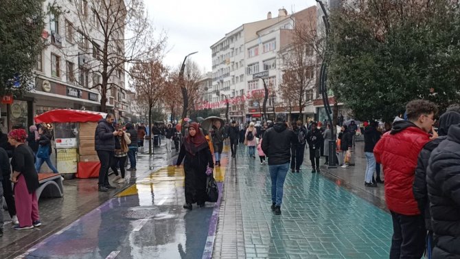 Bolu’da Deprem Vatandaşları Sokağa Döktü