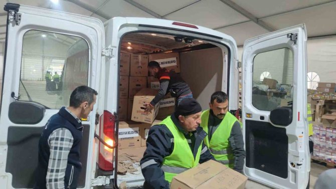 Bozüyük Belediyesi’nden Deprem Bölgesine Mont Yardımı