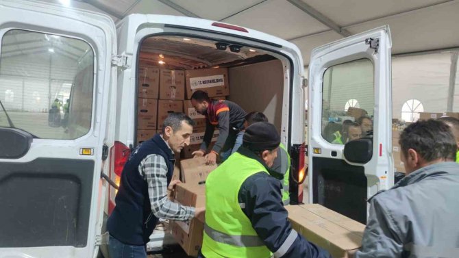 Bozüyük Belediyesi’nden Deprem Bölgesine Mont Yardımı