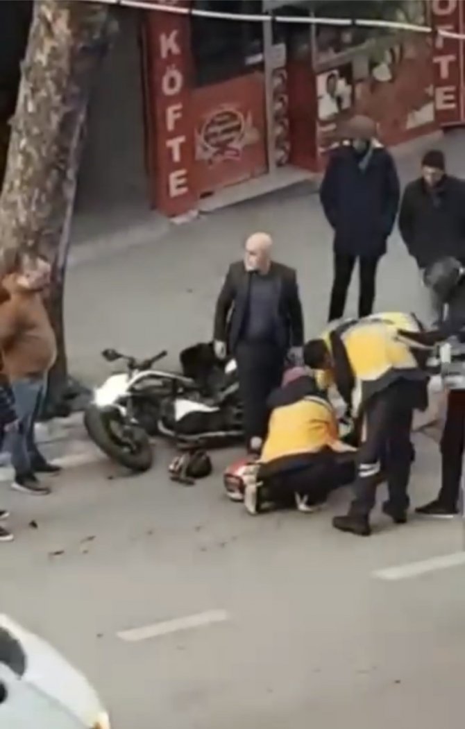 Bursa’da Motosiklet Sürücüsü Kaza Yaptı, Yardımına İlk Önce Vatandaşlar Koştu