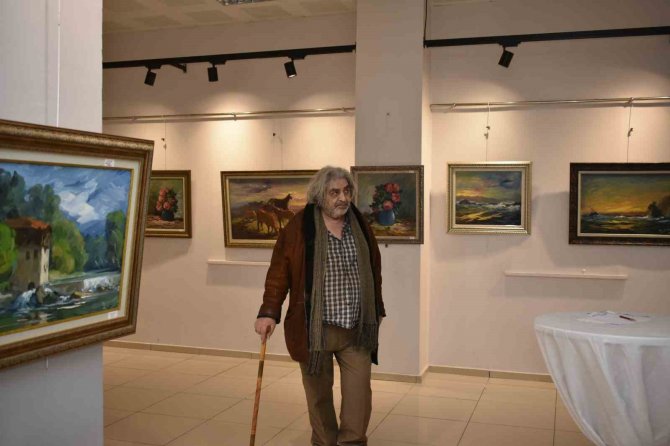 Doktorun Tabloları Depremzedeler Yararına Satıldı