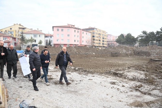 Başkan Aşgın, Millet Bahçesi İnşaatında İncelemelerde Bulundu