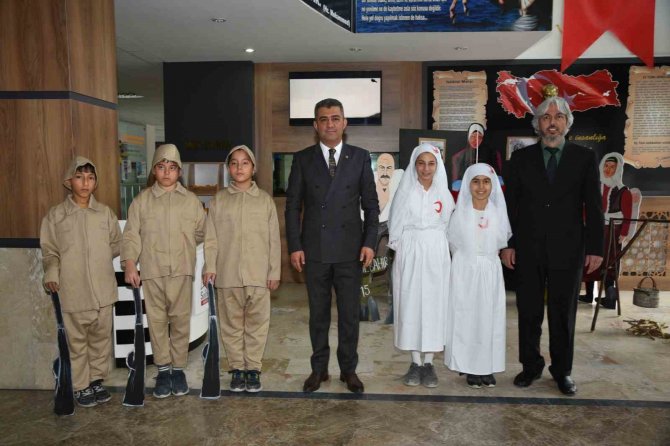 Öğrenciler Çanakkale Zaferini Hazırladıkları Sergiyle Anlattı