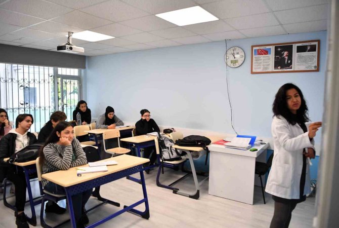 Kitabını Bile Alamadan Gelen Depremzede Sınavda Birinci Oldu