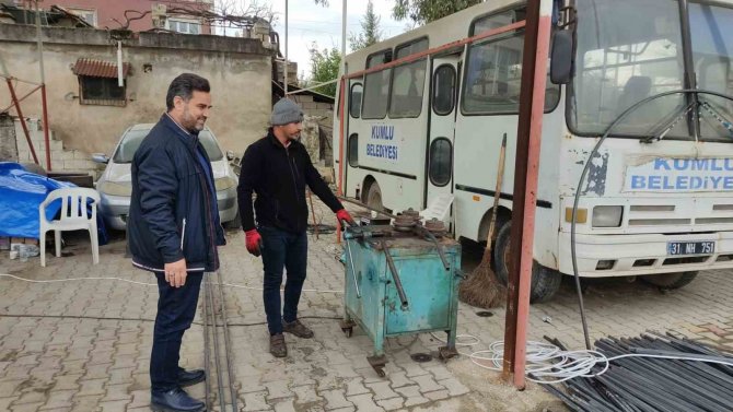 Deprem Bölgesinde Başkan Ve Ekibi Kendi Çadırlarını Üretti
