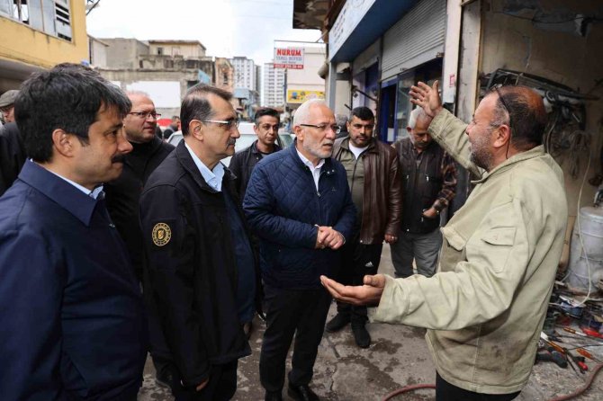Bakan Dönmez, Depremden Etkilenen İ̇skenderun’da Esnafı Ziyaret Etti