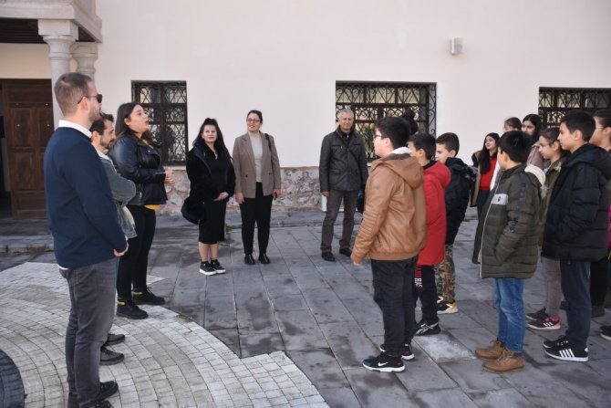 Başkan Çolakbayrakdar: “Depremzede Çocuklar, Başımızın Tacıdır”
