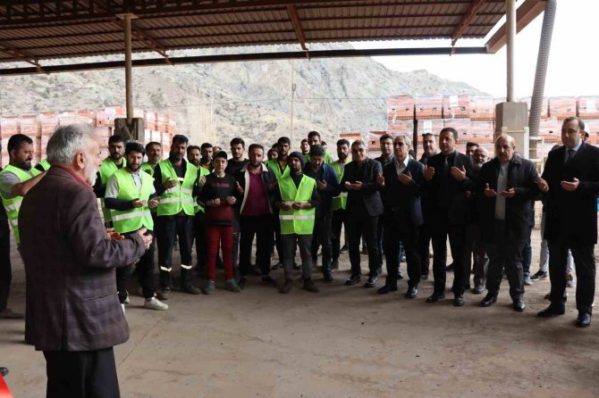 Oltu Tuğla Fabrikası Deprem Nedeni İle Üretime Erken Başladı