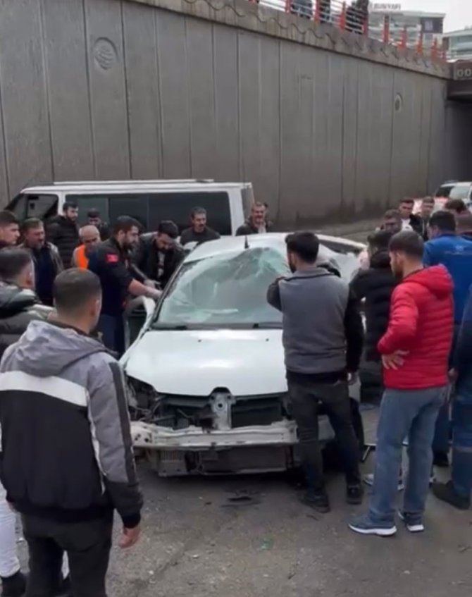 Diyarbakır’da 6 Araç Birbirine Girdi: 3’ü Ağır 5 Yaralı