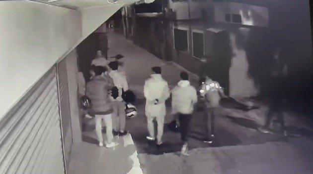 Dövmek İçin Toplanmışlardı, Pompalıyla Aralarına Daldı: 1’i Ağır, 7 Yaralı