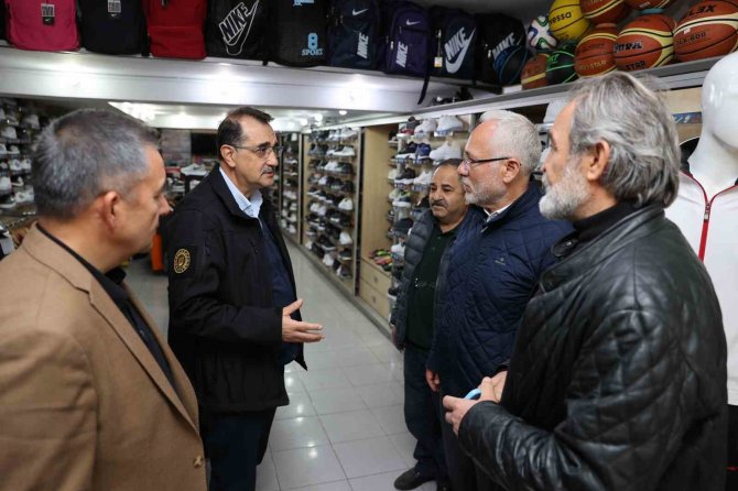 Bakan Dönmez, Depremden Etkilenen İ̇skenderun’da Esnafı Ziyaret Etti
