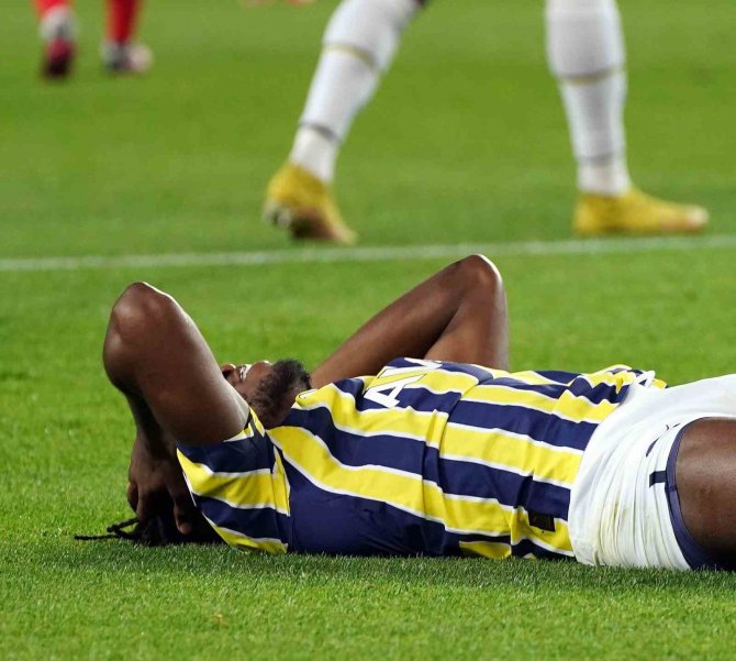 Batshuayi Oyuna Devam Edemedi