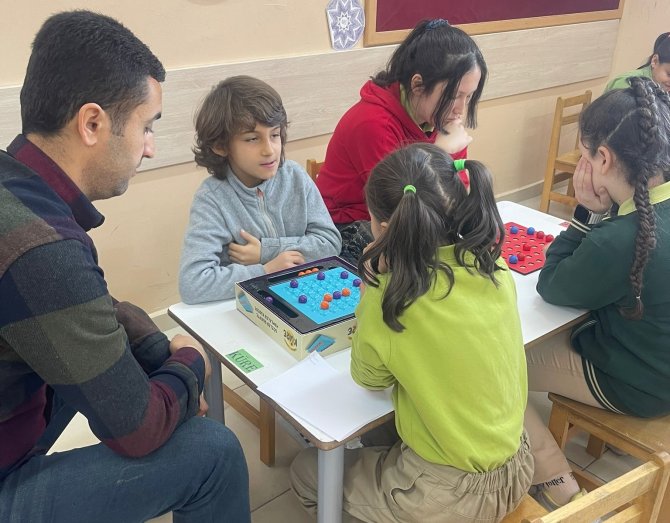 Hisarcık’ta Zeka Oyunları Turnuvasında Atatürk İ̇lkokulundan 4 Öğrenci Birinci Oldu