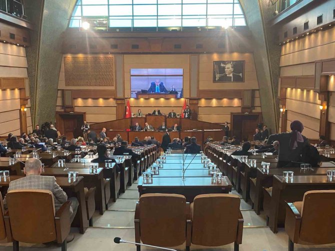 Ak Parti Meclis Üyesi Aktaa: “Meral Akşener’e Edilen Küfürlere O Kadar Üzüldüm Ki Acaba Biriniz Karşı Durdu Mu Sosyal Medyada?”