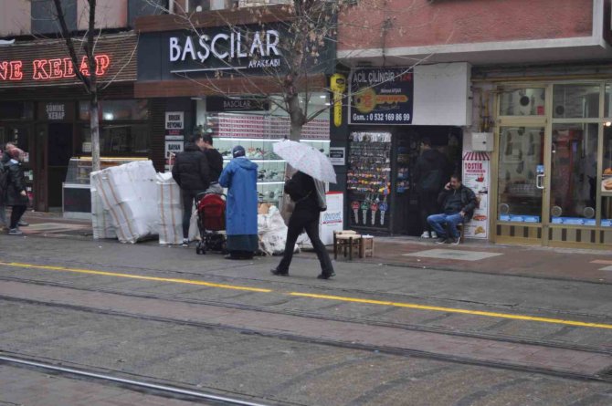 Eskişehir Güne Yağmurla Uyandı