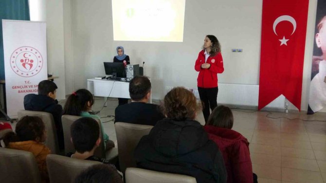 Isparta’da Depremzede Öğrencilere İlk Yardım Eğitimi Verildi