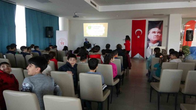 Isparta’da Depremzede Öğrencilere İlk Yardım Eğitimi Verildi