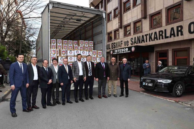 Taksi, Minibüs Ve Kamyon Şoförleri Deprem Bölgesine Yardım Tırı Gönderdi