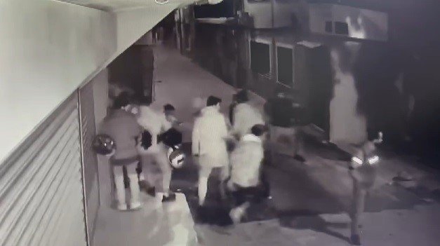 Dövmek İçin Toplanmışlardı, Pompalıyla Aralarına Daldı: 1’i Ağır, 7 Yaralı