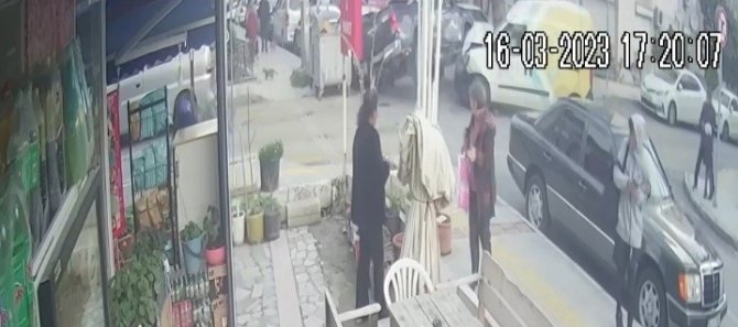 İ̇zmir’de İki Araç Kafa Kafaya Çarpıştı: 1 Yaralı