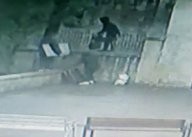 Depremde Hasar Gören Tarihi Cami Hırsızların Hedefi Oldu