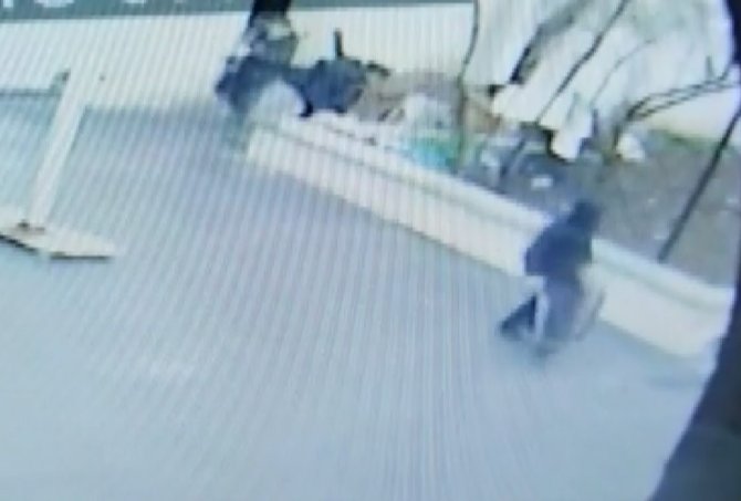 Depremde Hasar Gören Tarihi Cami Hırsızların Hedefi Oldu
