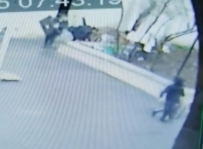 Depremde Hasar Gören Tarihi Cami Hırsızların Hedefi Oldu