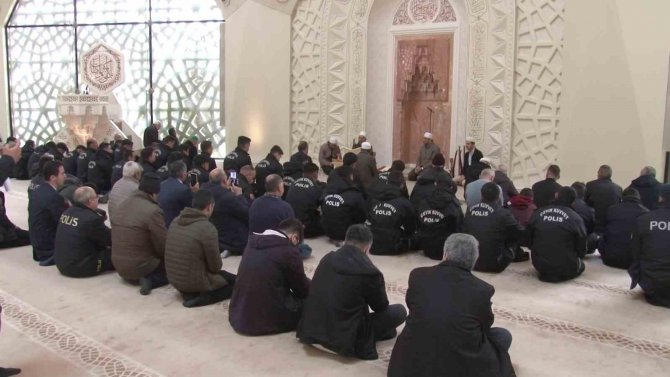 İ̇stanbul Emniyeti Depremde Hayatını Kaybedenler İçin Mevlit Okuttu