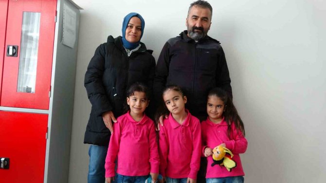 Depremzede Üçüzler Isparta’da Ders Başı Yaptı