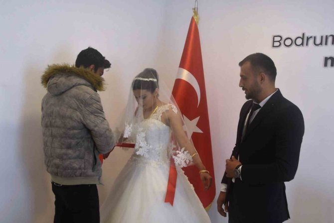 Depremzede Çift Bodrum’da Dünya Evine Girdi