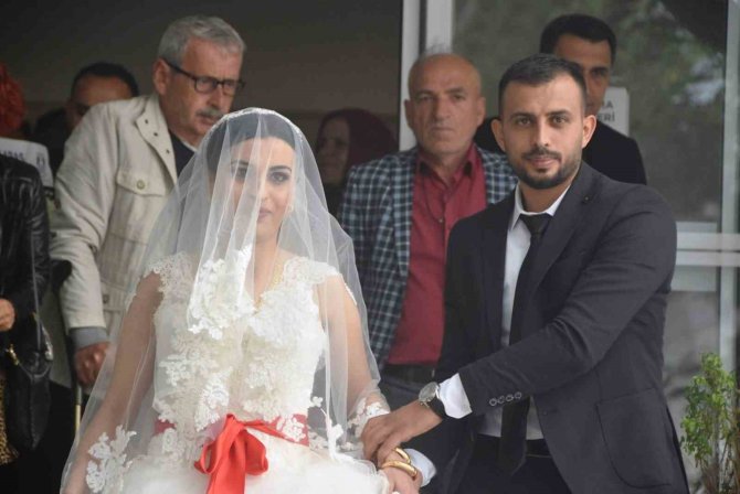 Depremzede Çift Bodrum’da Dünya Evine Girdi