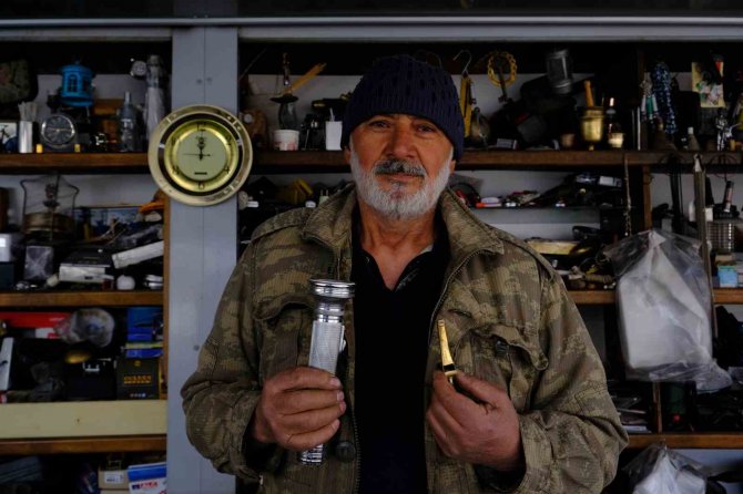 Antikacılarda Da Düdük Ve El Fenerine Rağbet Arttı