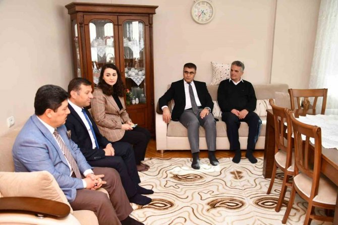 Vali Gürel Şehitleri Unutmadı