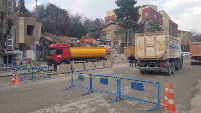 Depreme Dayanıksız Olan Polis Merkezi Binası Yıkıldı