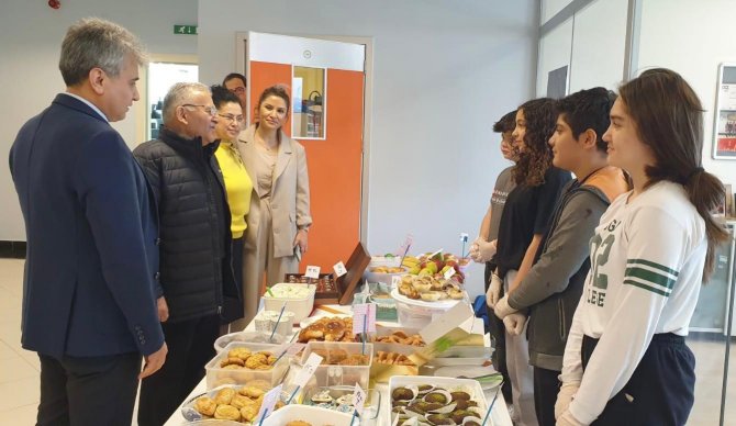 Başkan Büyükkılıç Miniklerin Hayır Panayırını Ziyaret Etti
