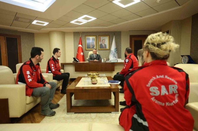 Başkan Büyükakın’dan Arama Kurtarma Ekiplerine: “Cana Can Kattınız”