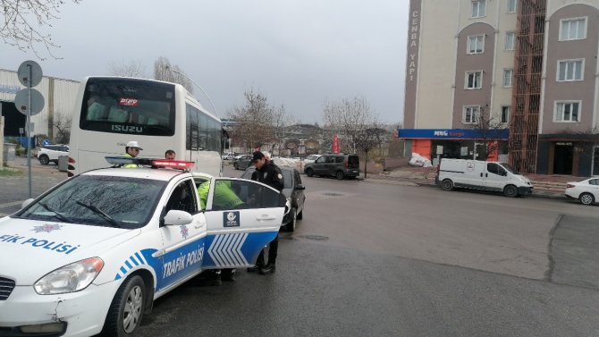 Gebze’de Otomobil İle Hafif Ticari Araç Çarpıştı: 1 Yaralı