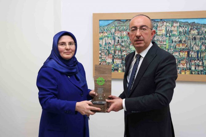 Başkan Kavuş Eyt İle Emekli Olan Personelle Vedalaştı